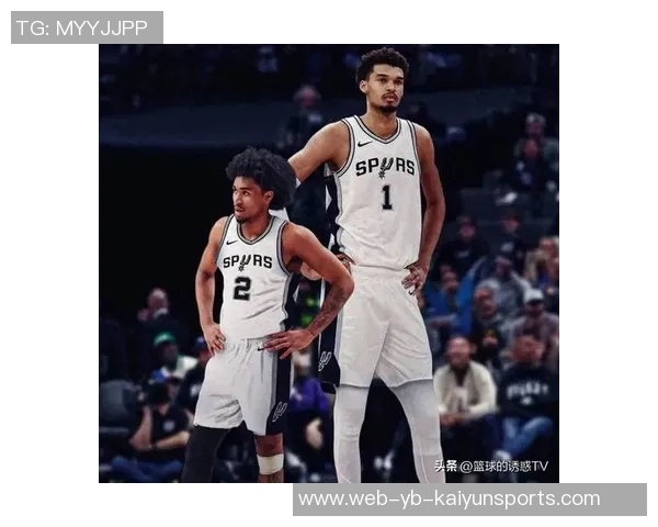 哈珀谈球队团结精神强调成员间互助与共同成功的重要性 哈珀谈球队团结精神强调成员间互助与共同成功的重要性