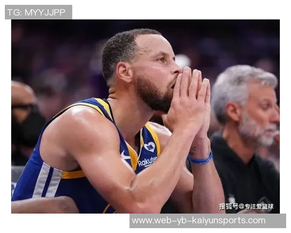 库里父子现场观战独行侠比赛克莱却在场外引发热议 库里父子现场观战独行侠比赛克莱却在场外引发热议